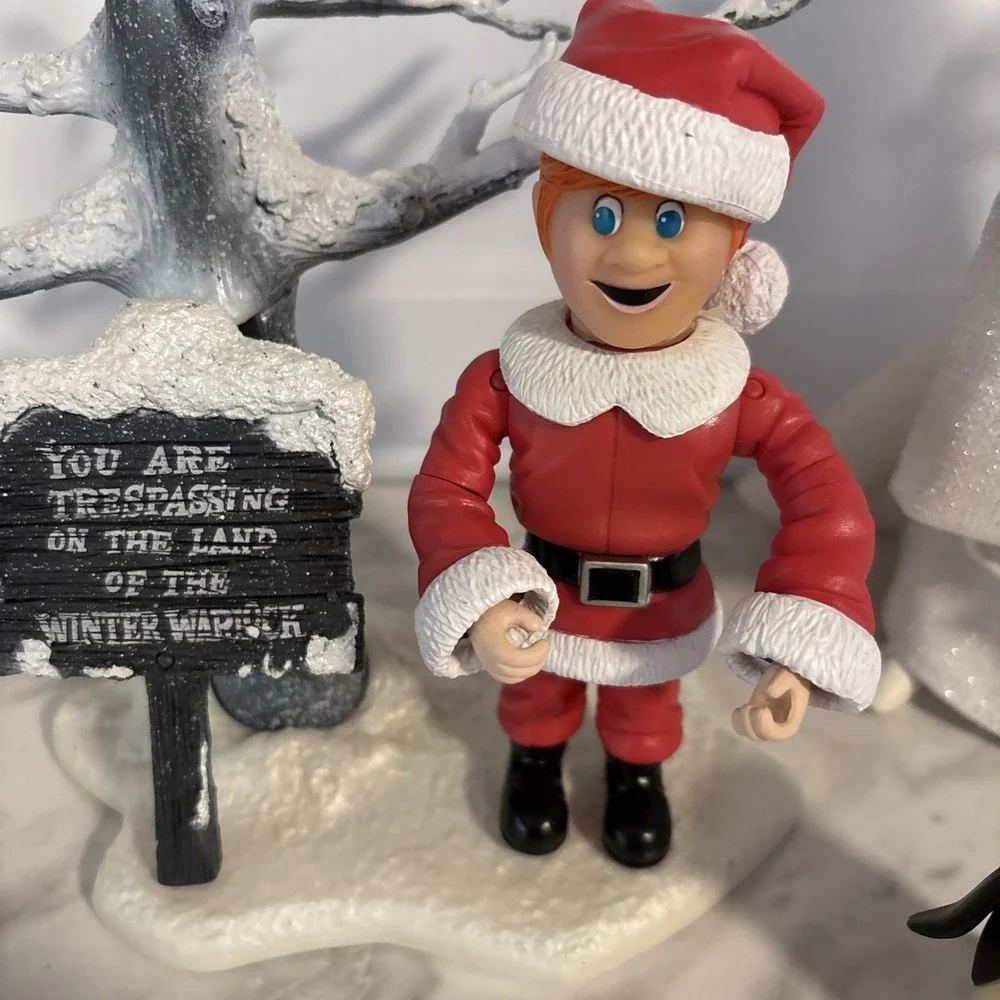 SANTA CLAUSE IS COMING TO TOWN 2004 MEMORY LANE‎ FIGURE & TREE LOT